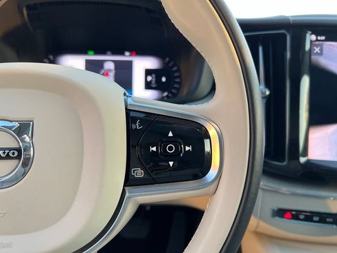 Certified 2024 Volvo XC60 B5 Plus AWD/4WD image 17