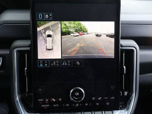Used 2025 GMC Yukon Denali AWD/4WD image 19