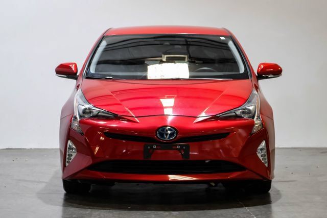 Used 2017 Toyota Prius Three Touring w/ Carpet Mat Package FWD image 6