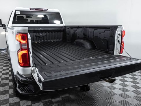 Used 2021 Chevrolet Silverado 2500 Custom w/ Custom Value Package AWD/4WD image 14