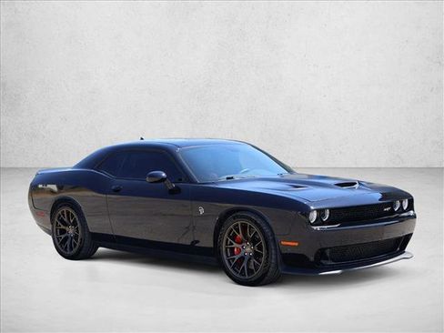 Used 2016 Dodge Challenger SRT Hellcat RWD image 3