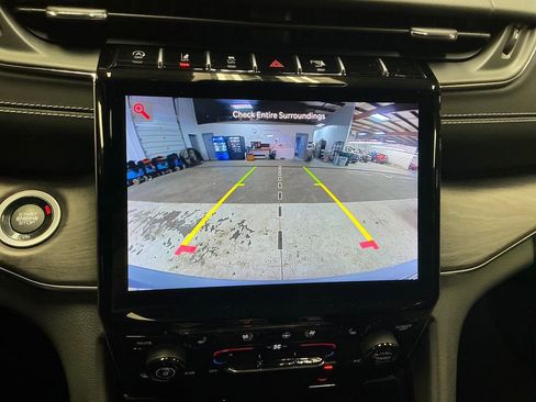 Used 2023 Jeep Grand Cherokee Overland AWD/4WD image 26