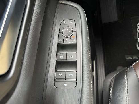 Used 2025 Nissan Armada SL w/ Captain's Chari Seat Package RWD image 26