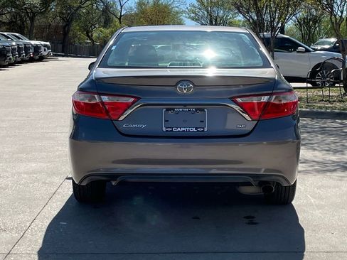 Used 2017 Toyota Camry SE image 5