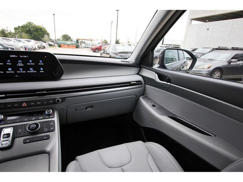 Certified 2025 Hyundai Palisade SEL FWD image 13