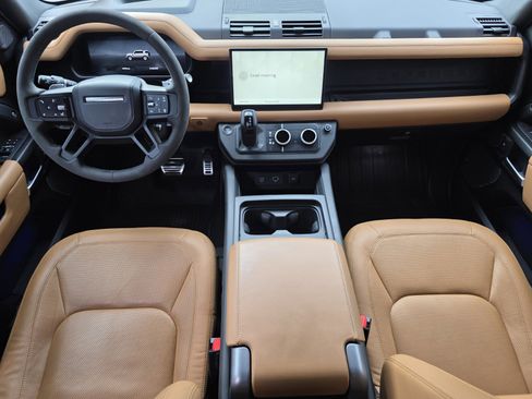 Used 2023 Land Rover Defender 110 image 4