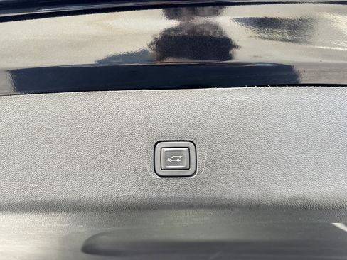 Used 2023 Chevrolet Traverse LT image 26