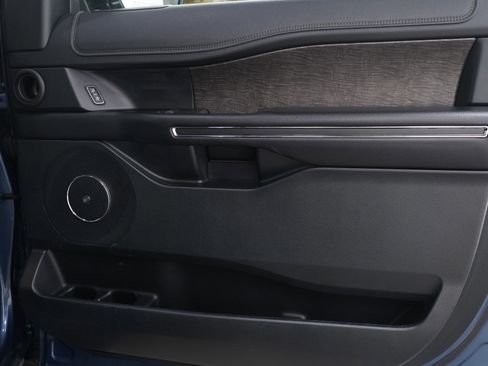 Used 2020 Ford Expedition Limited w/ Equipment Group 301A image 9