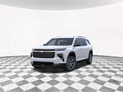 New 2026 Chevrolet Traverse LT w/ Driver Confidence Package FWD image 2