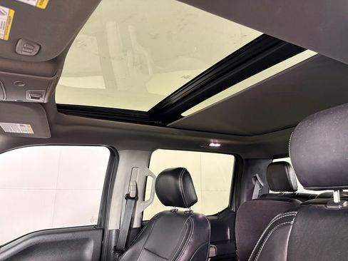 Used 2019 Ford F150 Lariat w/ Equipment Group 502A Luxury AWD/4WD image 19