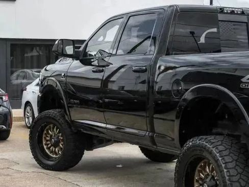 Used 2019 RAM 2500 Laramie w/ Black Appearance Package image 13