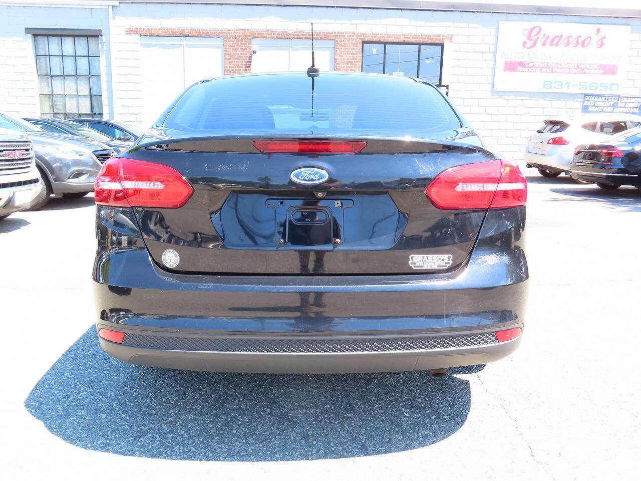Used 2016 Ford Focus SE w/ SE Power Seat Package FWD image 8