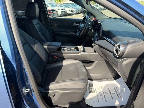 Used 2025 Chevrolet Equinox LT w/ Convenience Package II AWD/4WD image 12