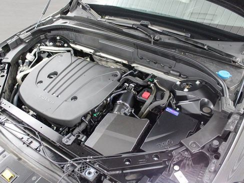 Certified 2023 Volvo XC60 B5 Ultimate w/ Climate Package image 27