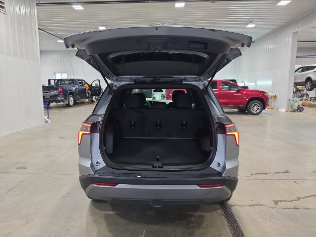 Used 2026 Chevrolet Equinox LT AWD/4WD image 25