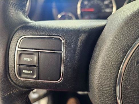 Used 2017 Jeep Wrangler Unlimited Sahara AWD/4WD image 13