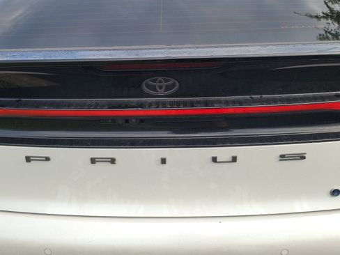 Used 2025 Toyota Prius Limited w/ Limited Premium Package FWD image 22