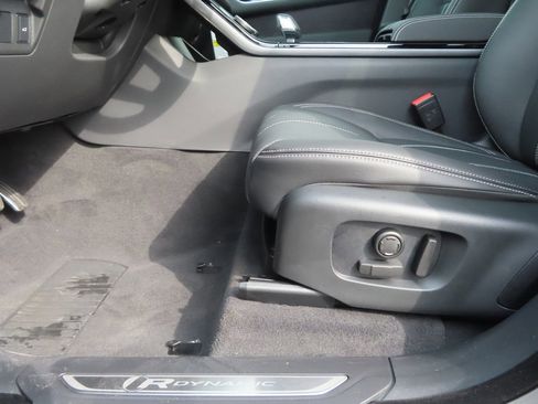 Used 2023 Land Rover Range Rover Velar R-Dynamic S image 19