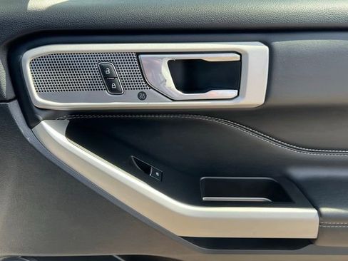 Used 2021 Ford Explorer Limited w/ Equipment Group 301A image 17