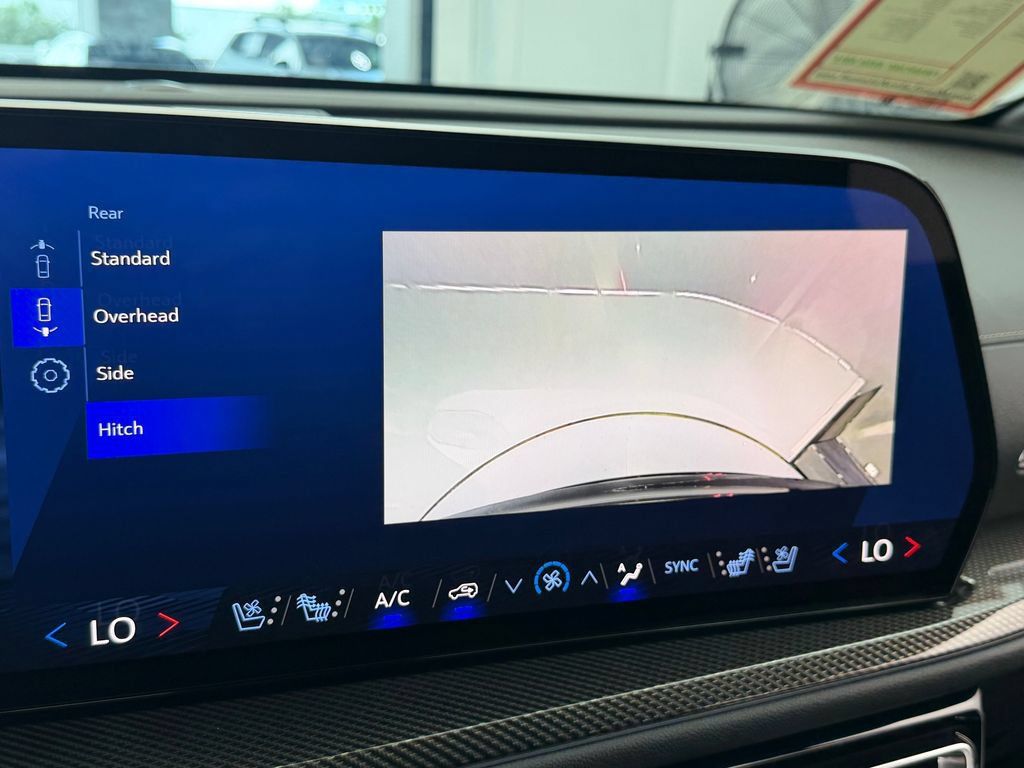 Used 2025 Chevrolet Traverse High Country FWD image 38
