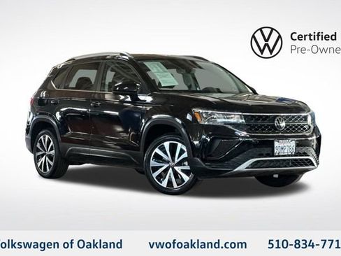 Used 2022 Volkswagen Taos SE image 1