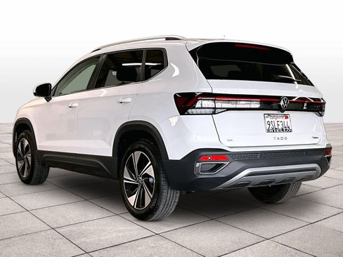 Used 2025 Volkswagen Taos SE w/ Panoramic Sunroof Package image 14