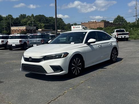 Used 2023 Honda Civic EX image 3