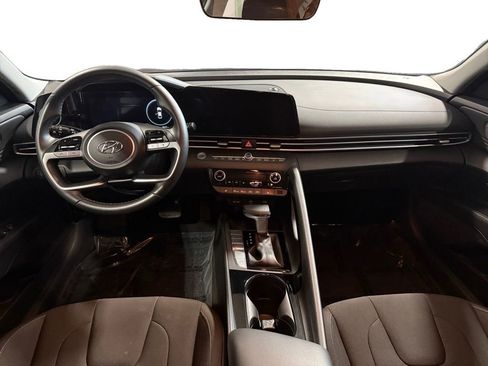 Used 2023 Hyundai Elantra SEL w/ Convenience Package image 16