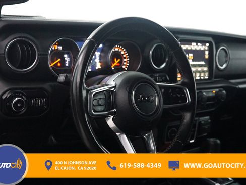 Used 2019 Jeep Wrangler Unlimited Sahara w/ Quick Order Package 24M Moab AWD/4WD image 17