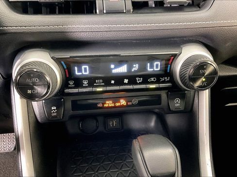 Used 2025 Toyota RAV4 XLE AWD/4WD image 30