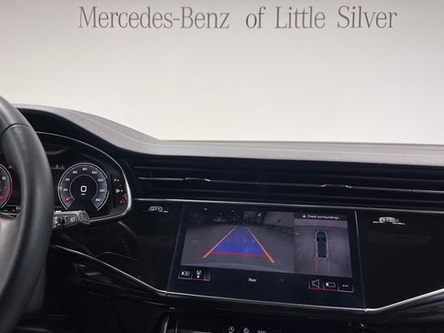 Used 2025 Audi Q8 Premium image 34