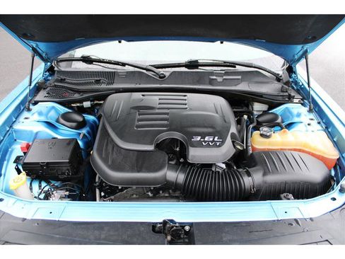 Used 2015 Dodge Challenger SXT Plus image 41