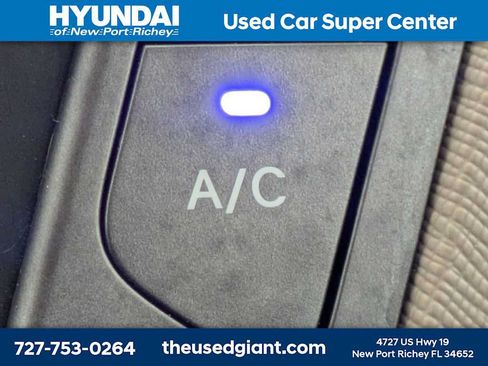 Used 2017 Hyundai Santa Fe Sport FWD image 26