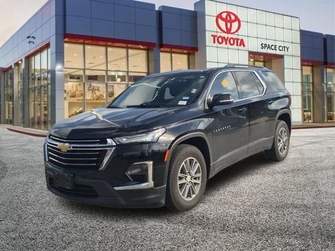 Used 2022 Chevrolet Traverse LT FWD image 2