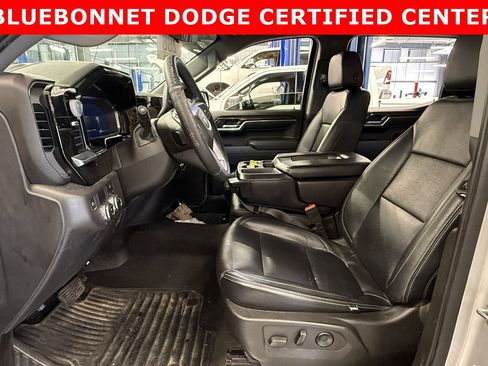 Used 2022 GMC Sierra 1500 SLE image 2