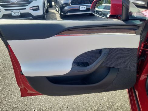 Used 2022 Tesla Model S image 12