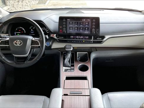 Used 2022 Toyota Sienna XLE w/ XLE Plus Package FWD image 7