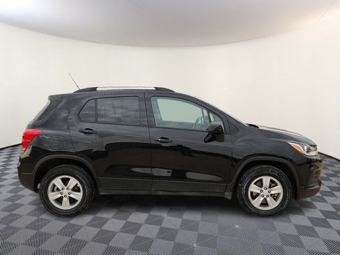 Used 2022 Chevrolet Trax LT w/ LT Convenience Package image 5