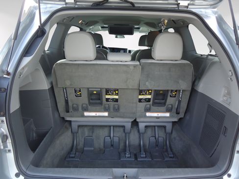 Used 2015 Toyota Sienna XLE Premium AWD/4WD image 33