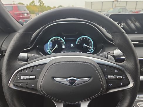Used 2025 Genesis GV70 2.5T w/ Sport Prestige Package image 10