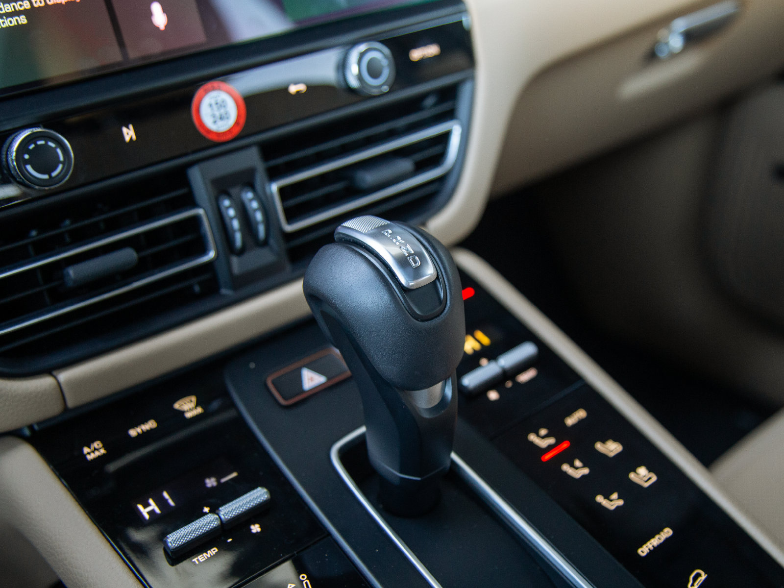 Certified 2026 Porsche Macan AWD/4WD image 22