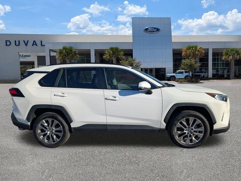 Used 2019 Toyota RAV4 XLE Premium image 3