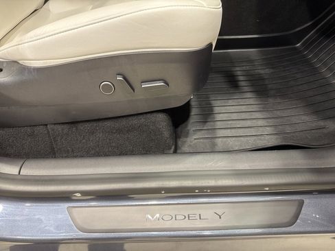 Used 2021 Tesla Model Y Long Range image 26