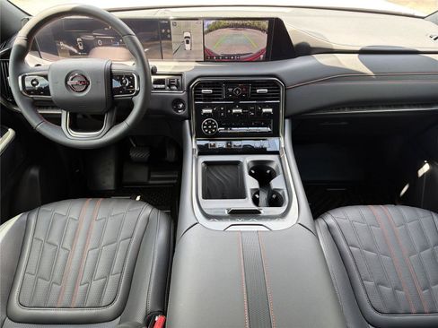 Used 2025 Nissan Armada PRO-4X AWD/4WD image 9