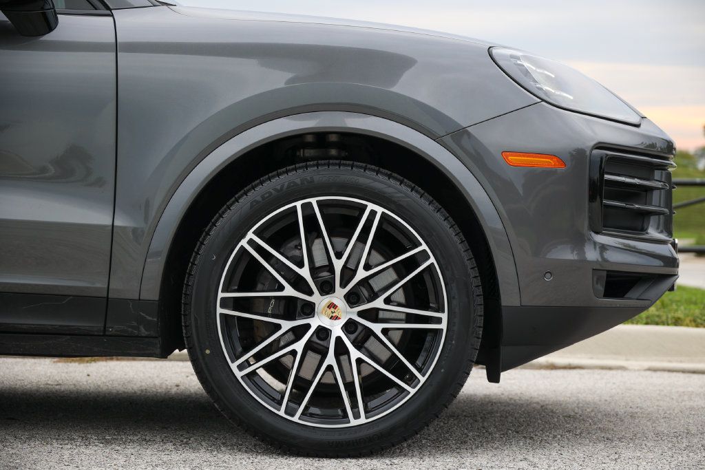 Certified 2024 Porsche Cayenne Coupe AWD/4WD image 23