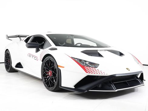 Used 2022 Lamborghini Huracan STO RWD image 18