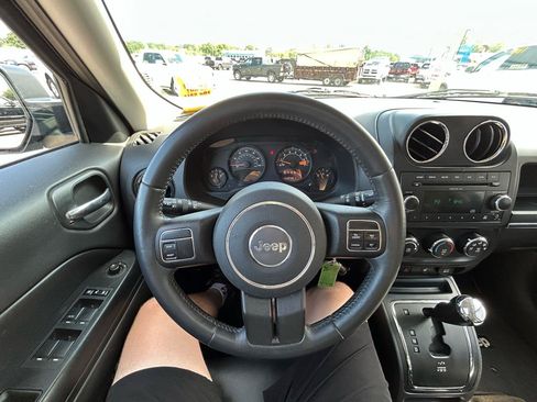 Used 2015 Jeep Patriot High Altitude FWD image 27