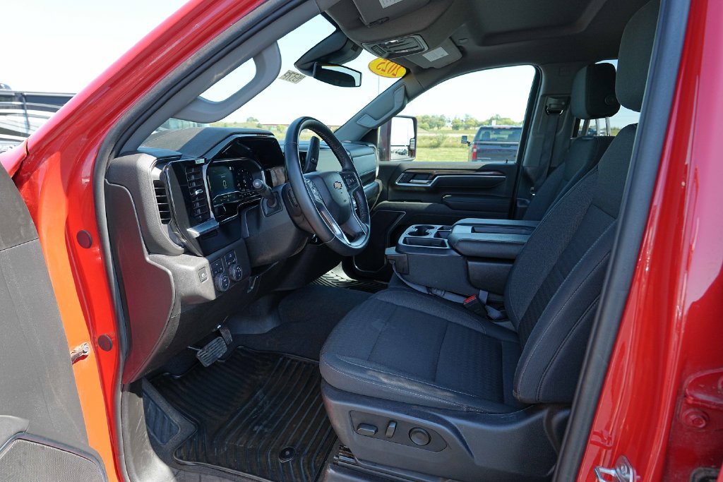 Used 2025 Chevrolet Silverado 2500 LT w/ Convenience Package AWD/4WD image 17