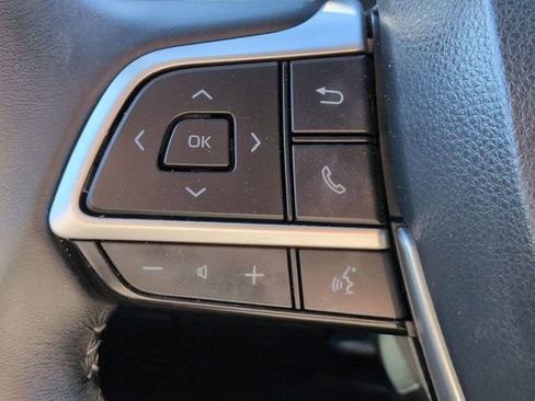 Used 2023 Toyota Highlander XLE image 16