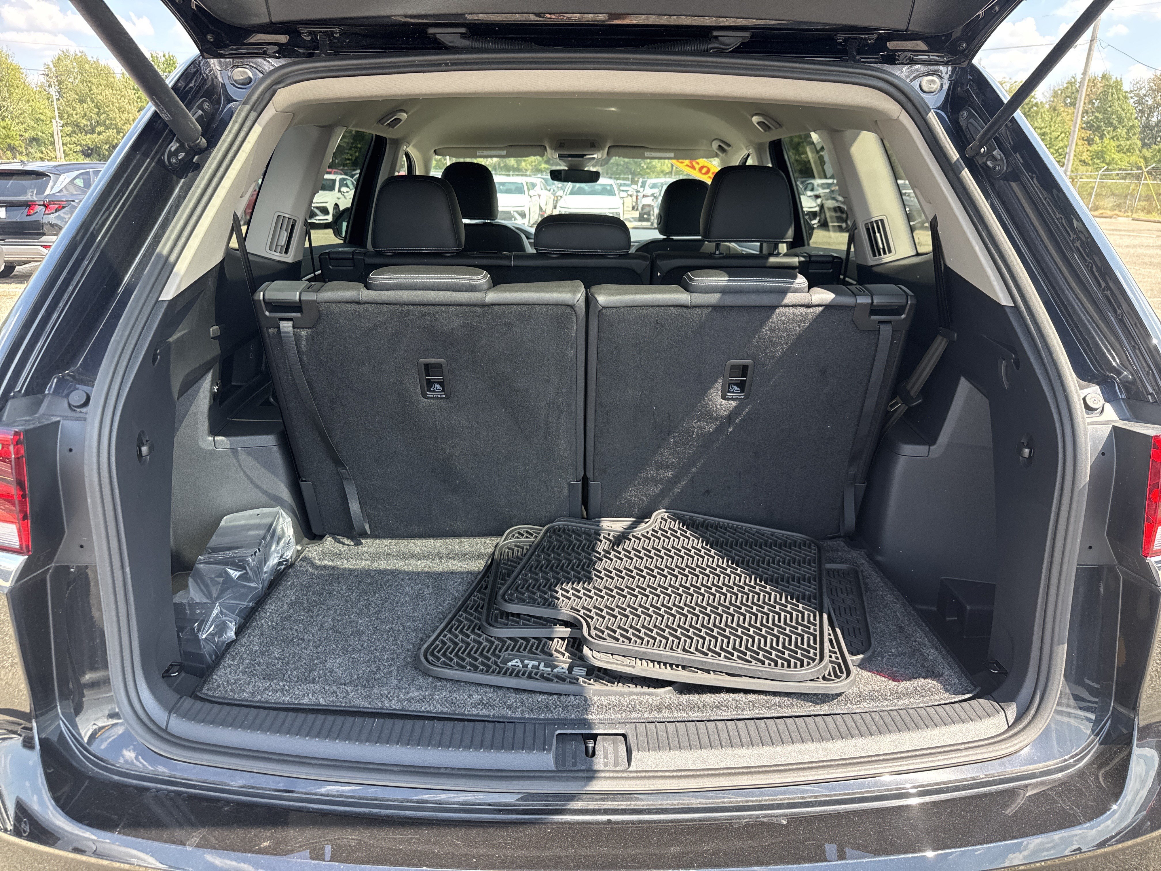 Certified 2025 Volkswagen Atlas SE FWD image 8